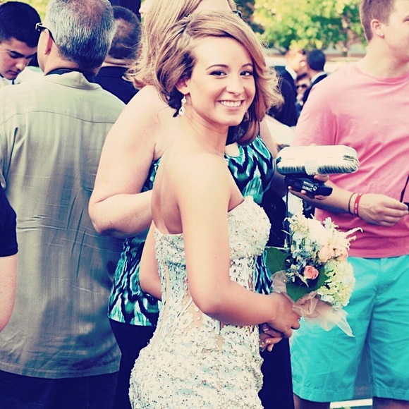 Meet Your Posher 🦋 - Picture 3 of 5